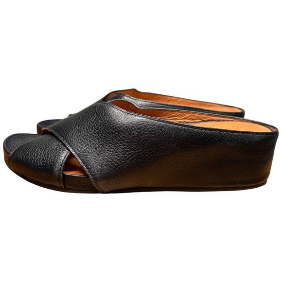 Gentle Souls by KENNETH COLE Gisele Women 9 Black Leather Slip On Sandals X-Band - Picture 6 of 12